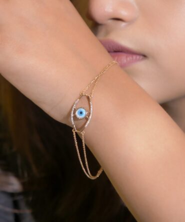 Samriddhi-Azure Gaze Gold Chain Bracelet