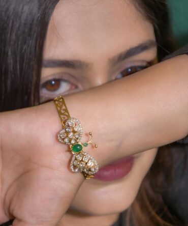 Samriddhi-Emerald Essence Floral Gold Bangle