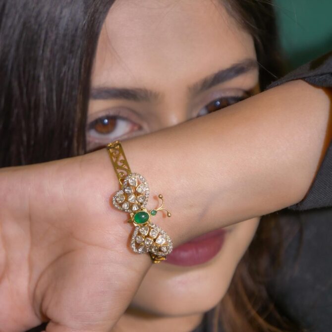 Samriddhi-Emerald Essence Floral Gold Bangle