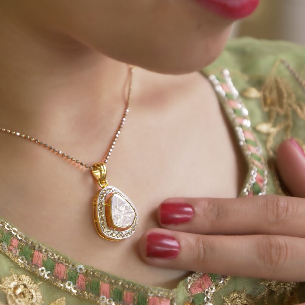 Samriddhi-Gleaming-Quartz-Teardrop-Pendant