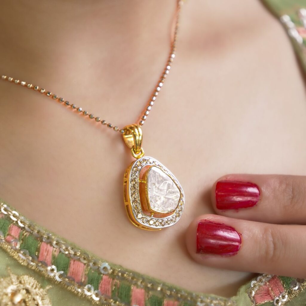 Samriddhi-Gleaming-Quartz-Teardrop-Pendant