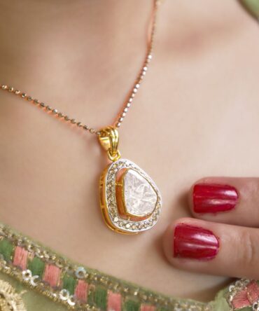 Samriddhi-Gleaming-Quartz-Teardrop-Pendant