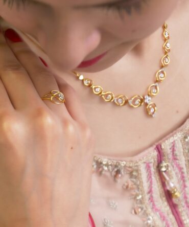 Samriddhi-Golden Swirl Diamond Necklace