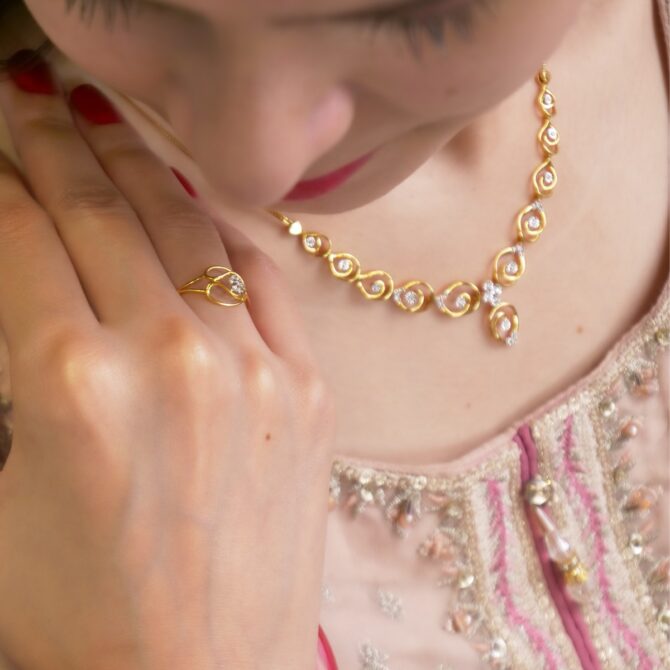 Samriddhi-Golden Swirl Diamond Necklace