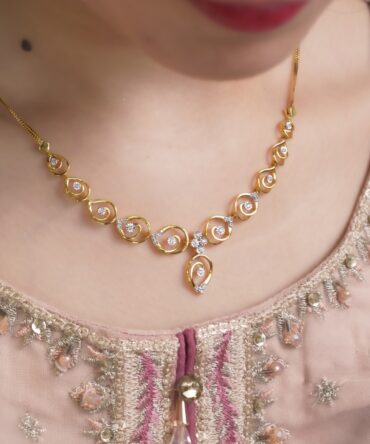 Samriddhi-Golden Swirl Diamond Necklace