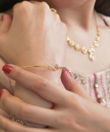 Samriddhi-Infinite Sparkle Gold Bangle