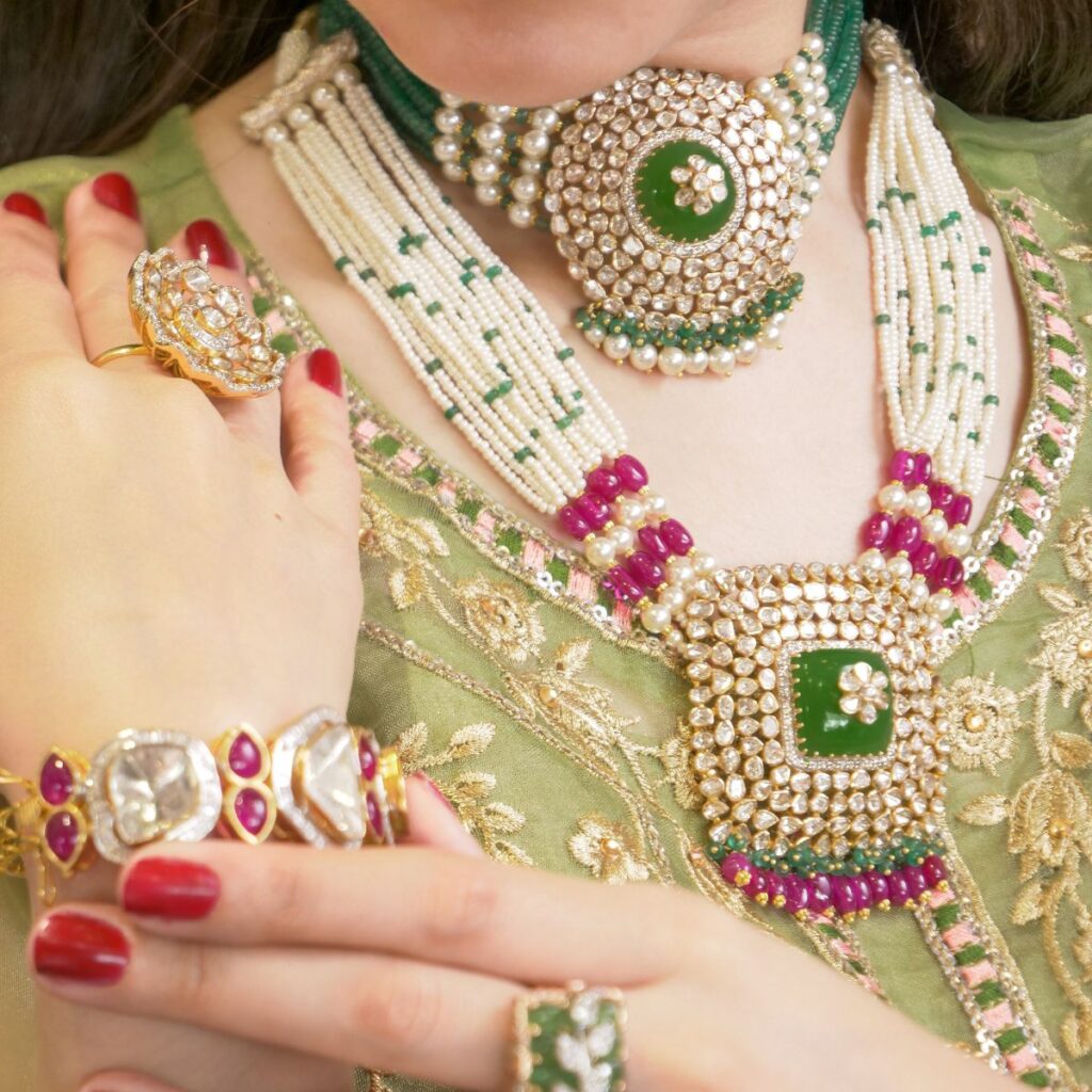 Samriddhi-Majestic-Emerald-Ensemble-Necklace