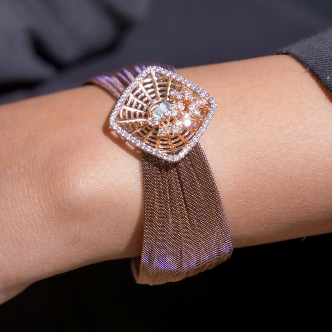 Samriddhi-Silken Gleam Mesh Bracelet with Diamond Sunburst