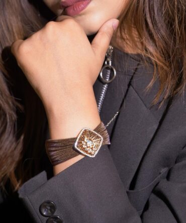 Samriddhi-Silken Gleam Mesh Bracelet with Diamond Sunburst