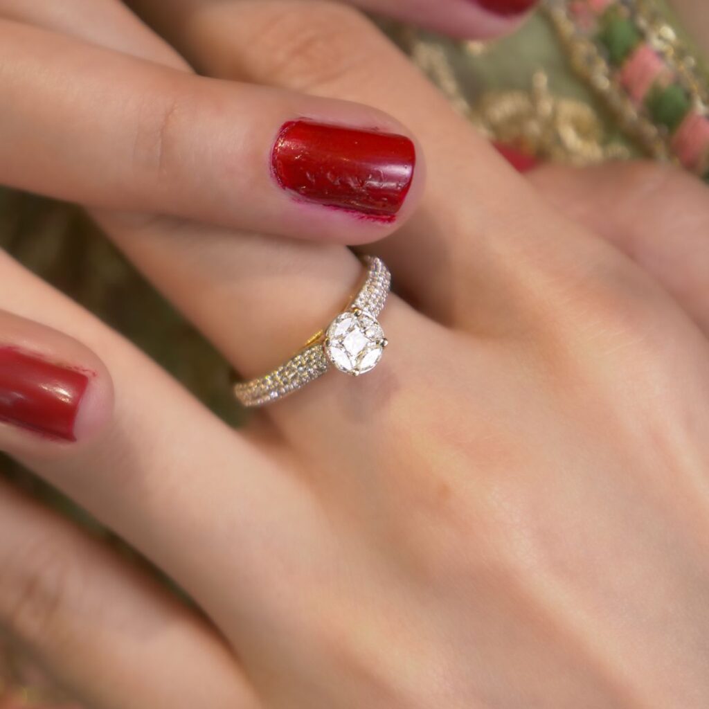 Samriddhi-Solitaire-Twist-Ring