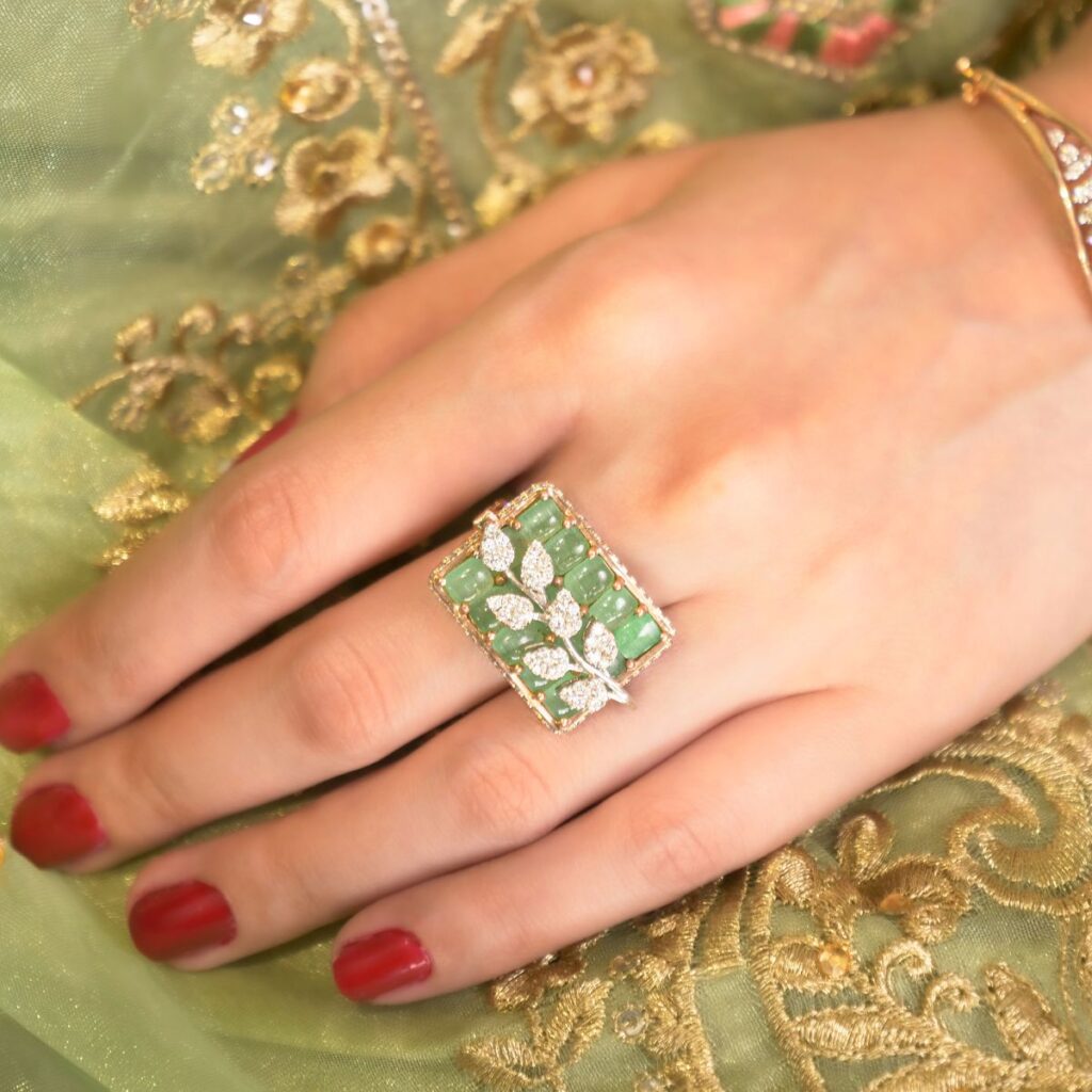 Samriddhi-Verde-Royale-Leaf-Motif-Ring